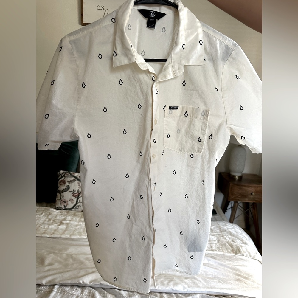 Men’s Volcom Button up size S